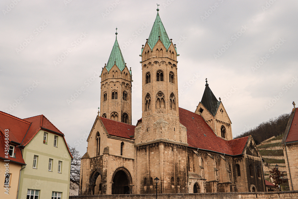 Architektonisches Kleinod in Freyburg (Unstrut); Stadtkirche St. Marien mit den markanten Zwillingstürmen