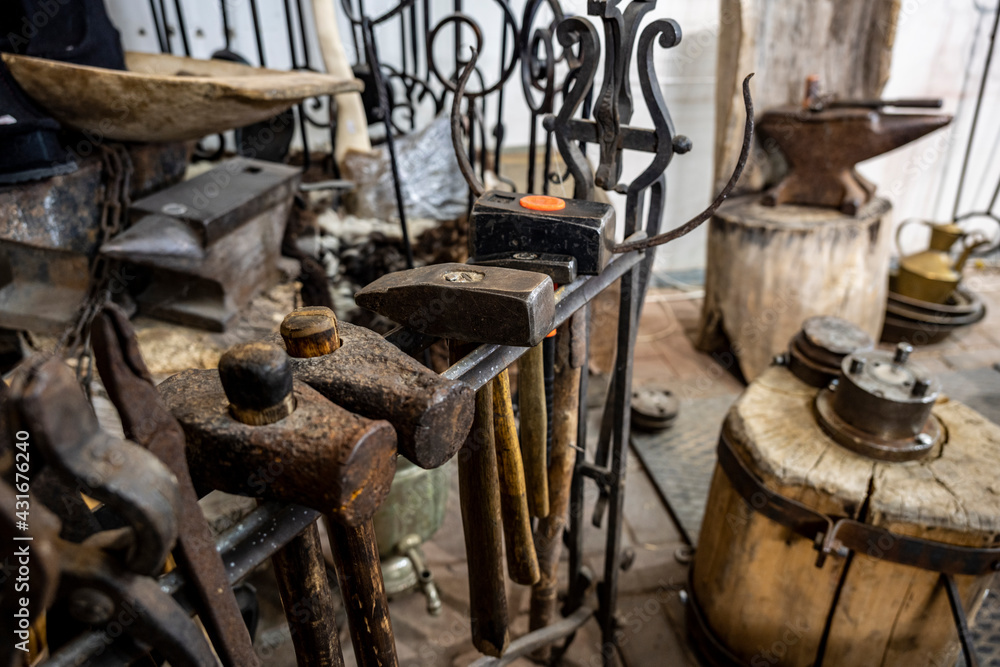 tools and accessories for hand forging for metal 