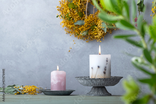 ミモザのリースとキャンドル