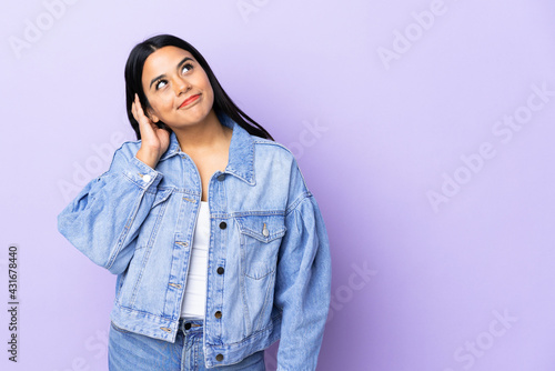 Young latin woman woman over isolated background thinking an idea