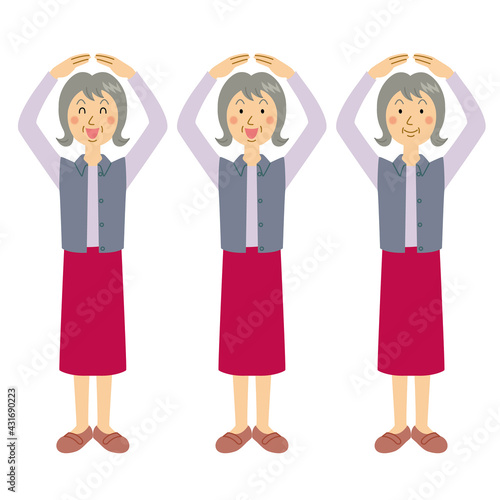 正解ポーズをするおばあさん