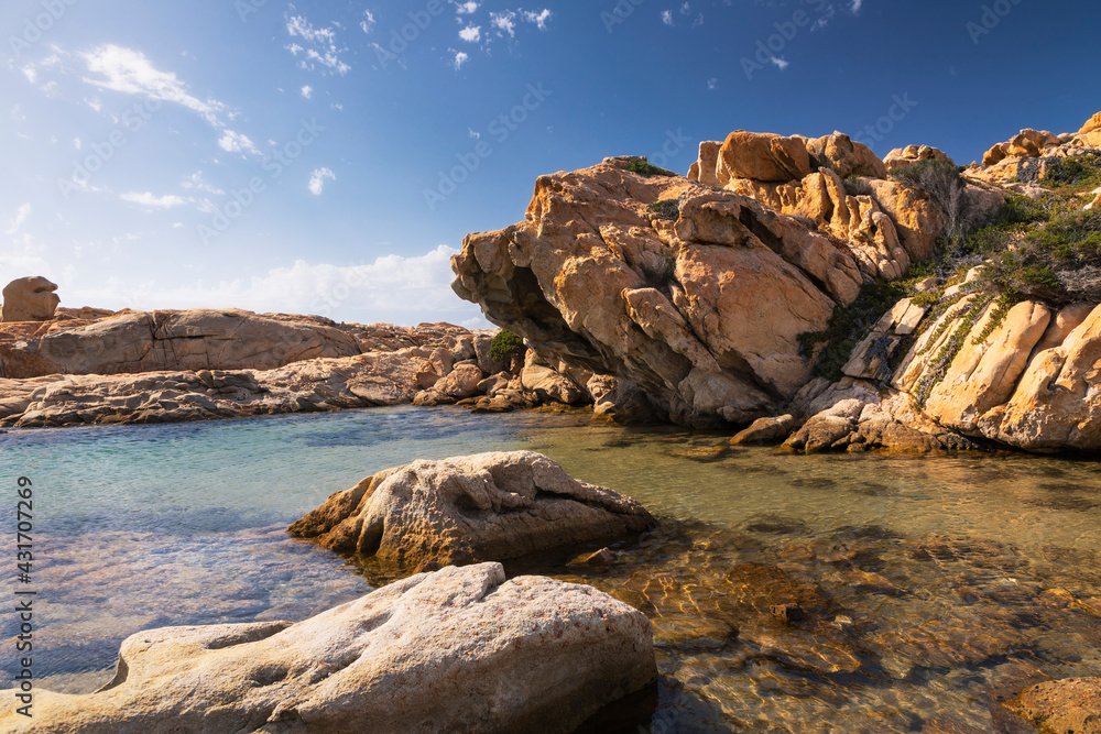 Fototapeta premium Scorcio su una delle calette in località Carlotto a La Maddalena, Isola de La Maddalena, Sardegna, Italia, Europa.