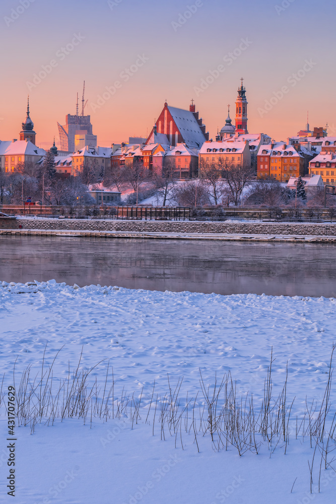 Obraz premium Winter Sunrise In Warsaw City, Poland