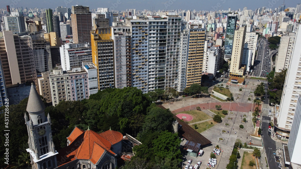 Naklejka premium Aerial view of Franklin Roosevelt square, located in Consolacao neighborhood, downtown district, during a blue sky morning in Sao Paulo, Brazil.