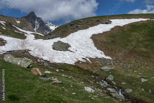 Tête des Deux Antoines ,Paysage du massif du Beaufortain au printemps, Savoie , Alpes , France photo