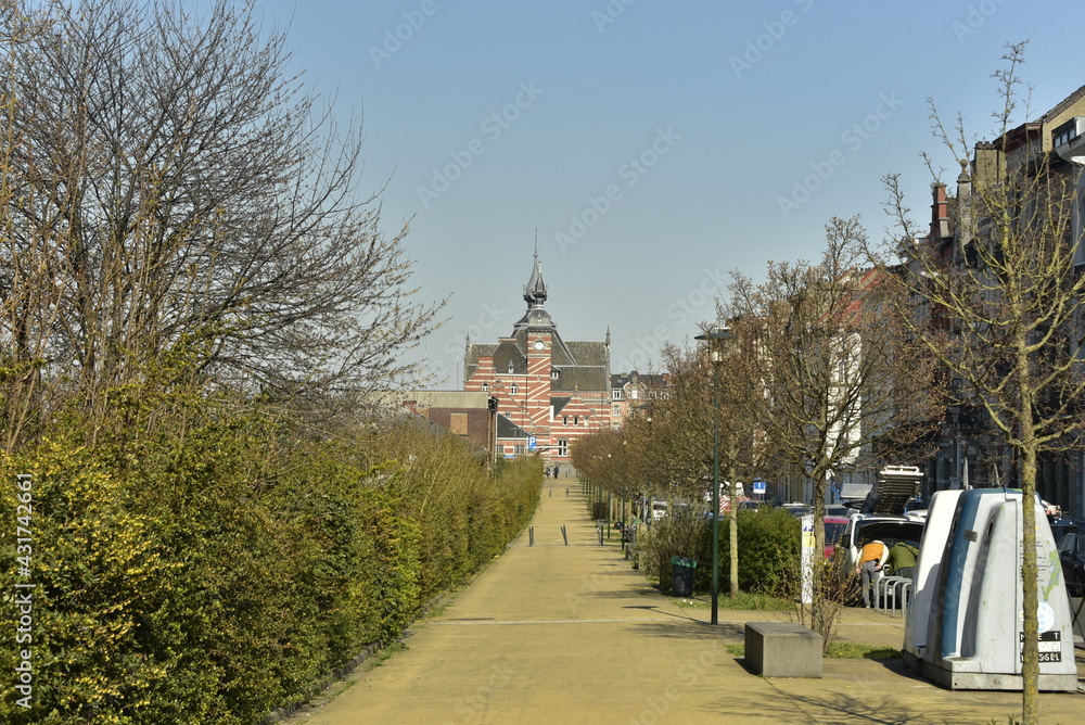 Promenade aménagée le long des lignes de chemins de fer vers la gare de Schaerbeek Promenade aménagée le long des lignes de chemins de fer vers la gare de Schaerbeek