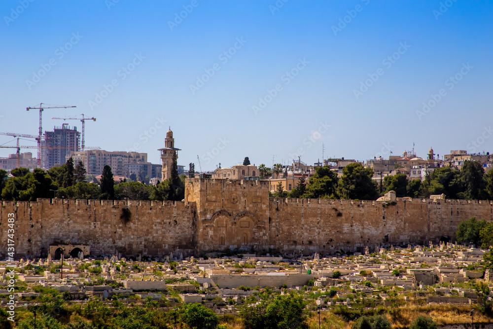 Jerusalem, Israel - 27 april 2021: Eastern Gate is sealed shut. Golden Gate or in Hebrew, Shaar Harachamimi-Gate of Mercy. Muslims, gate is referred to as Bab al-Dhahabi or Bab al-Zahabi (Golden Gate)