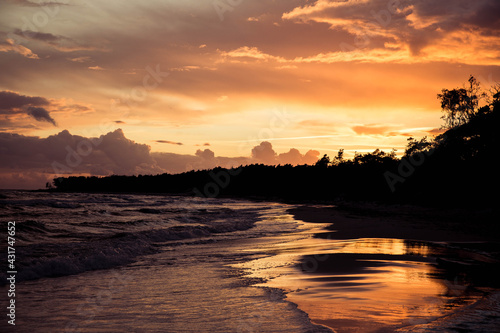 sunset at the beach © Daniel