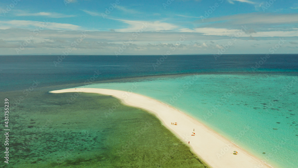 Obraz premium Tropical white island and sandy beach with tourists surrounded by coral reef and blue sea, aerial view. Sandbar Atoll. Island with sand bar and coral reef. Summer and travel vacation concept, Camiguin