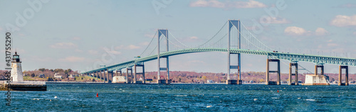 Tablou pe pânză Claiborne Pell / Newport Bridge and Goat Island Lighthouse in Newport, Rhode Isl