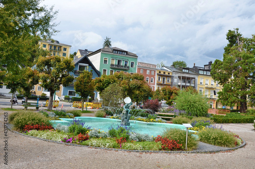 Der Natterbrunnen auf dem Franz-Josef-Platz in Gmunden, Österreich, Europa - The Natterbrunnen on Franz-Josef-Platz in Gmunden, Austria, Europe photo