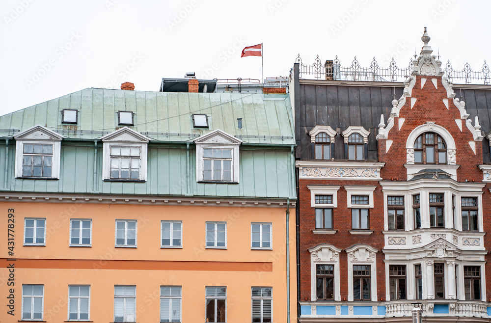 Old architectural houses in the historical center of Riga and the latvian flag above the house (759)