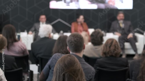 Wallpaper Mural Audience listens to the lecturer Torontodigital.ca