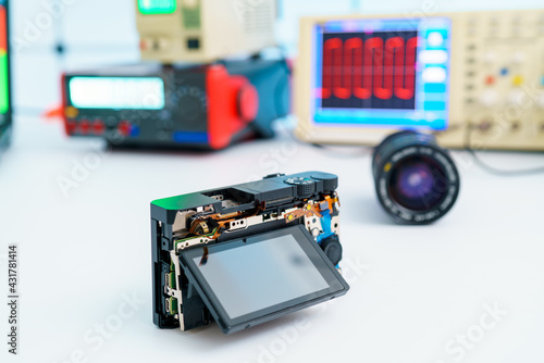 Slika na platnu DSLR photo camera in the service center for repair