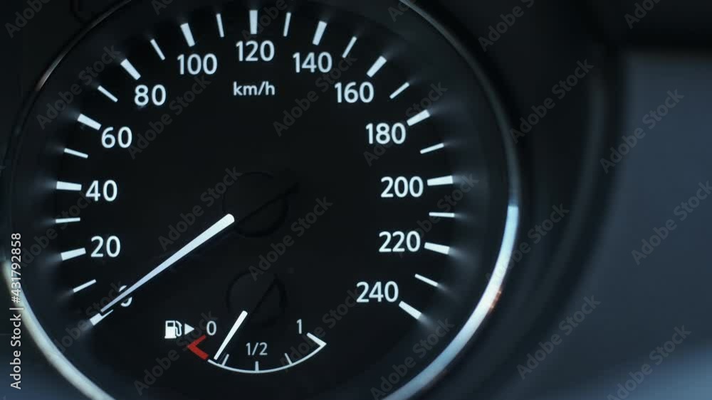 Speedometer pointer makes self-diagnosis when the car engine starts Speedometer pointer makes self-diagnosis when the car engine starts