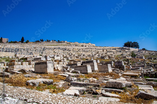 Jerusalem, Israel-21 april 2021: Perched on ridge just east of Old City, Mount of Olives is location of 3,000-year-old Jewish burial ground with around 150,000 graves and oldest cemetery still in use.