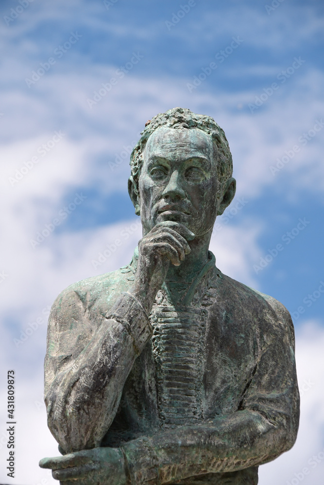 ESTÁTUA ESTÁTUA