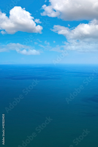 どこまでも続く海と青空 © BEIZ images