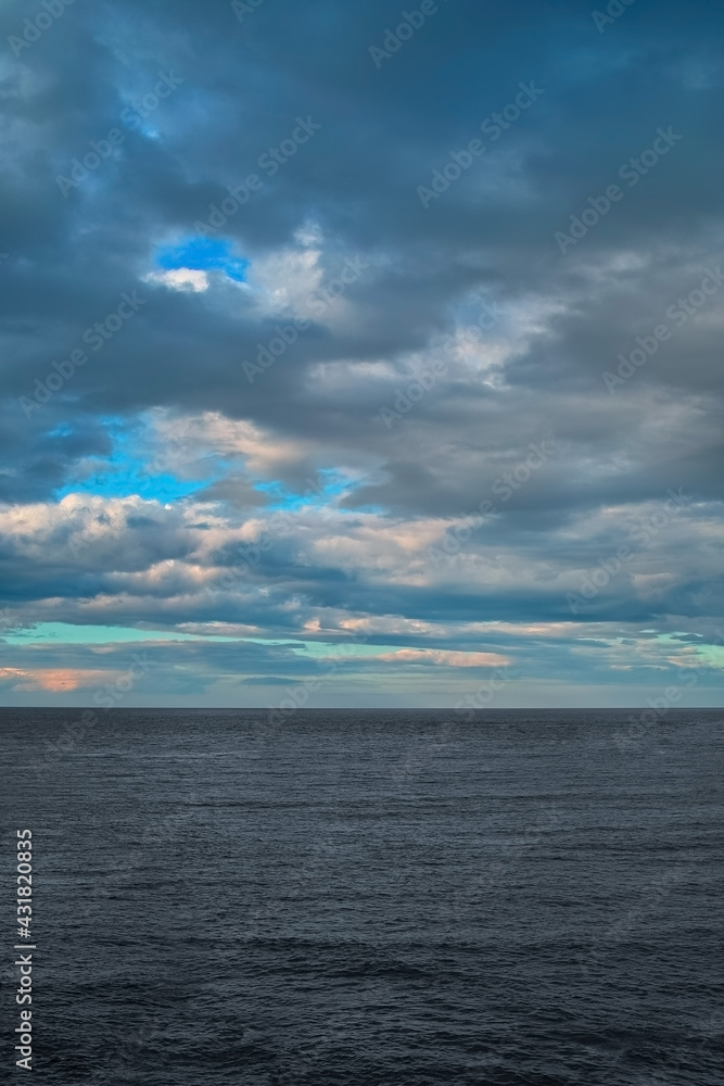 夕暮れ迫る海と空 夕暮れ迫る海と空