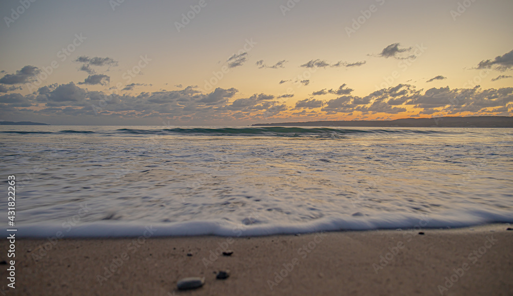 夕焼けと砂浜