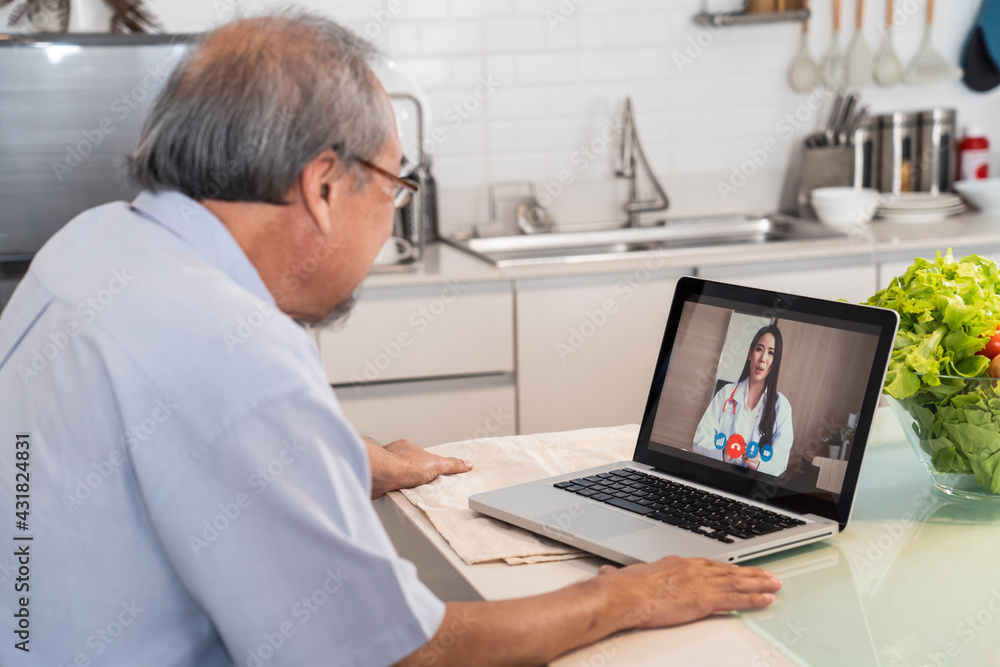 Obraz premium Asian male patient consulting doctor for health problem on video call.
