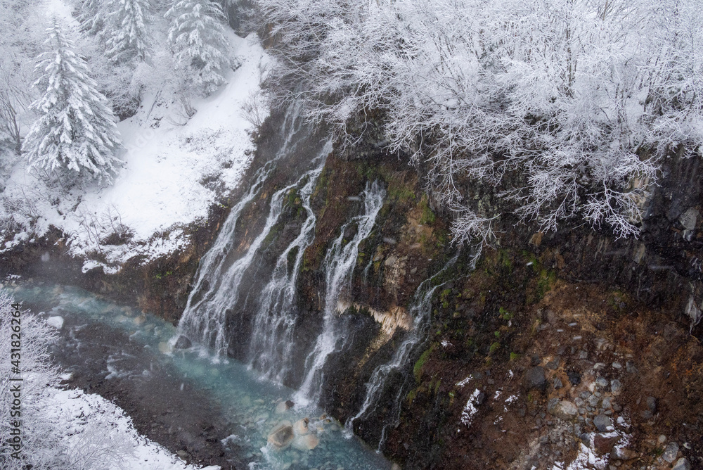 美瑛町白ひげの滝 春の雪
美瑛町白ひげの滝 春の雪