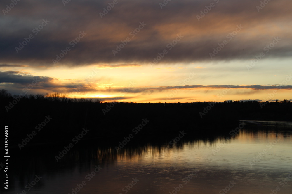 Fototapeta premium Dusk Calm On The River, Gold Bar Park, Edmonton, Alberta