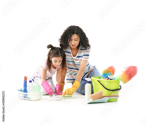 Mother and daughter with cl...