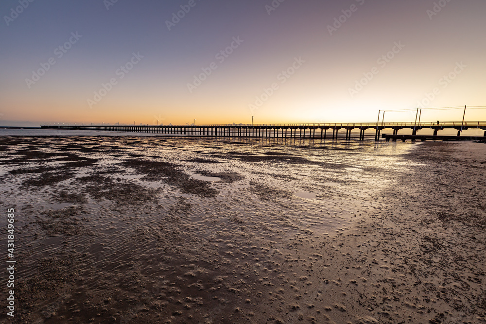 Fototapeta premium sunrise at the pier