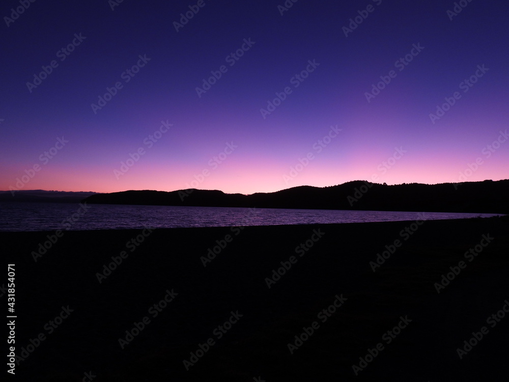 Obraz premium sunset over the river