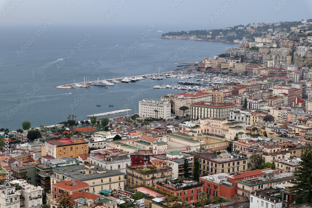 Napoli - Scorcio panoramico di Mergellina dal belvedere di Villa Floridiana