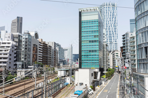 鉄道橋から望む渋谷駅のビル群