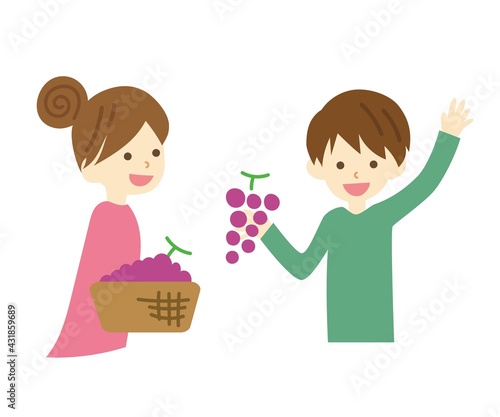 ぶどうを持ってよろこぶ子供