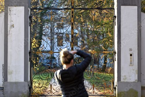 Принти на полотні Autumn mood at the Attersee, a photographer takes a closeup picture of the entra