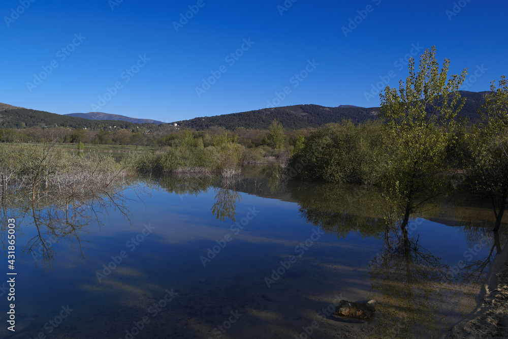 krajobraz jezioro woda niebo niebieskie natura widok 