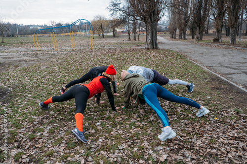Quadro em tela Group fitness workout classes outdoors