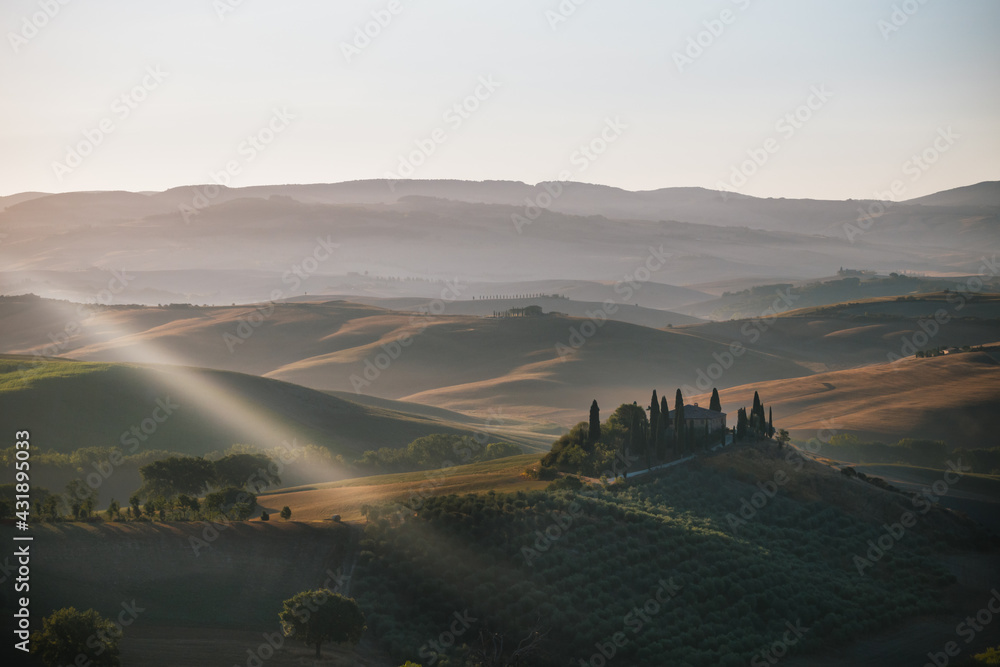 Fototapeta premium Podere Belvedere Villa in Val d'Orcia Region in Tuscany, Italy in the Early Morning