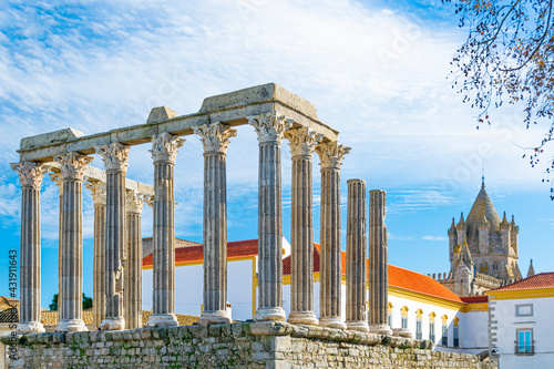 Photos Roman temple of Évora and cathedral in the background in a sunny day with blue Sky
