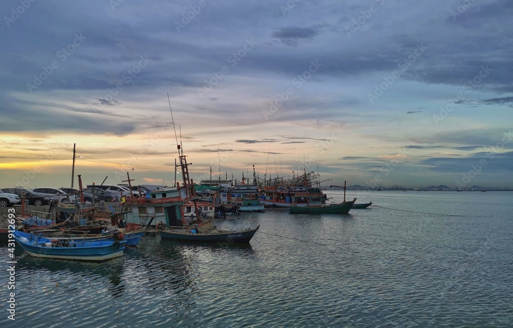 Fototapeta premium boats at sunset