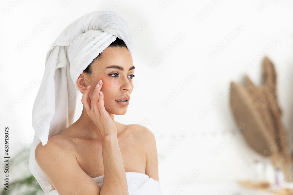Treatment and restoration of sensitive skin, anti wrinkle under eyes and anti-aging care Treatment and restoration of sensitive skin, anti wrinkle under eyes and anti-aging care