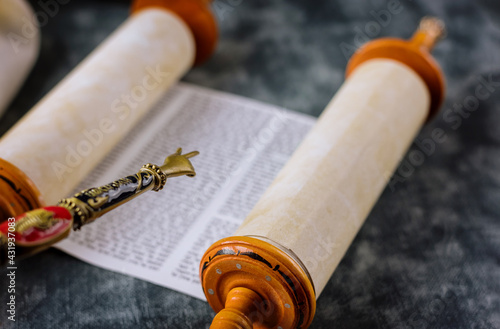 Foto Reading a Torah scroll during a bar mitzvah ceremony .