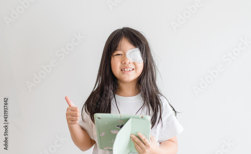 Fotografie, Obraz Lazy Eye amblyopia in children