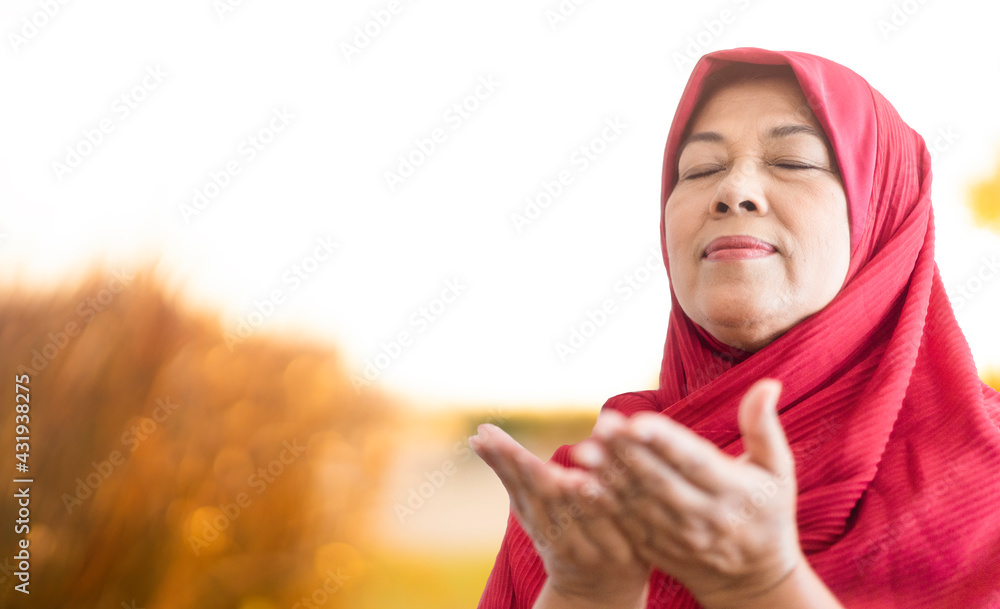 50-60 years old senior woman muslim pray.old muslim woman wearing hijab ...