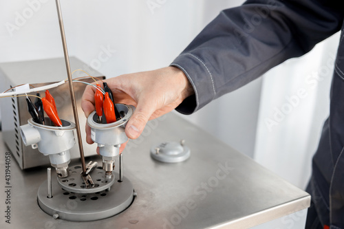 Bild auf Leinwand Thermocouple calibration in progress