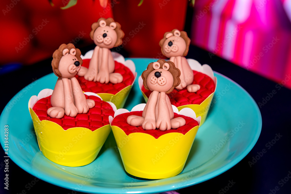 Obraz premium Table with sweets and muffins decorated with Royal icing at a children's party.