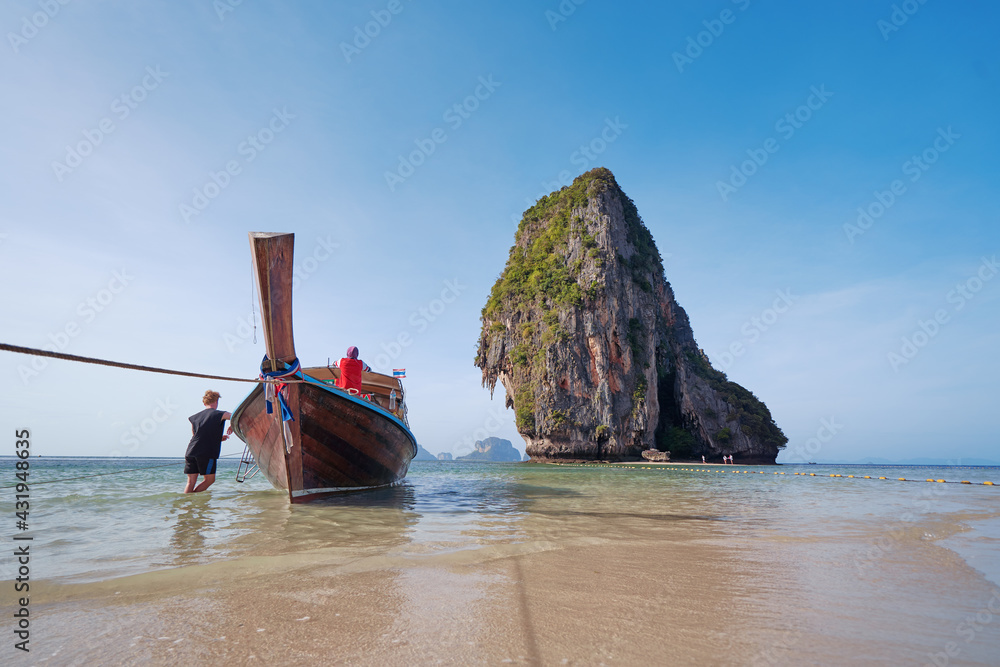 Obraz premium Traditional longtail boat. Traveling by Thailand.