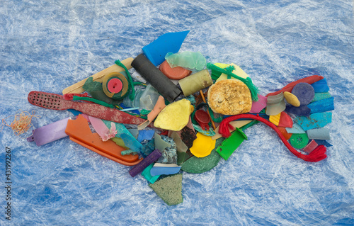 Tableau sur toile Concept picture fish symbol made of plastic waste collected on a beach with plas