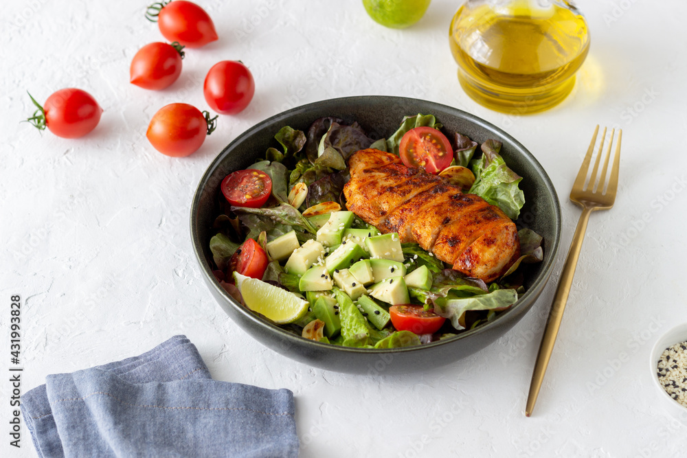 Salad with chicken, avocado and tomatoes. Healthy eating. Vegetarian food. Salad with chicken, avocado and tomatoes. Healthy eating. Vegetarian food.