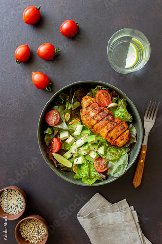 Salad with chicken, avocado and tomatoes. Healthy eating. Vegetarian food.