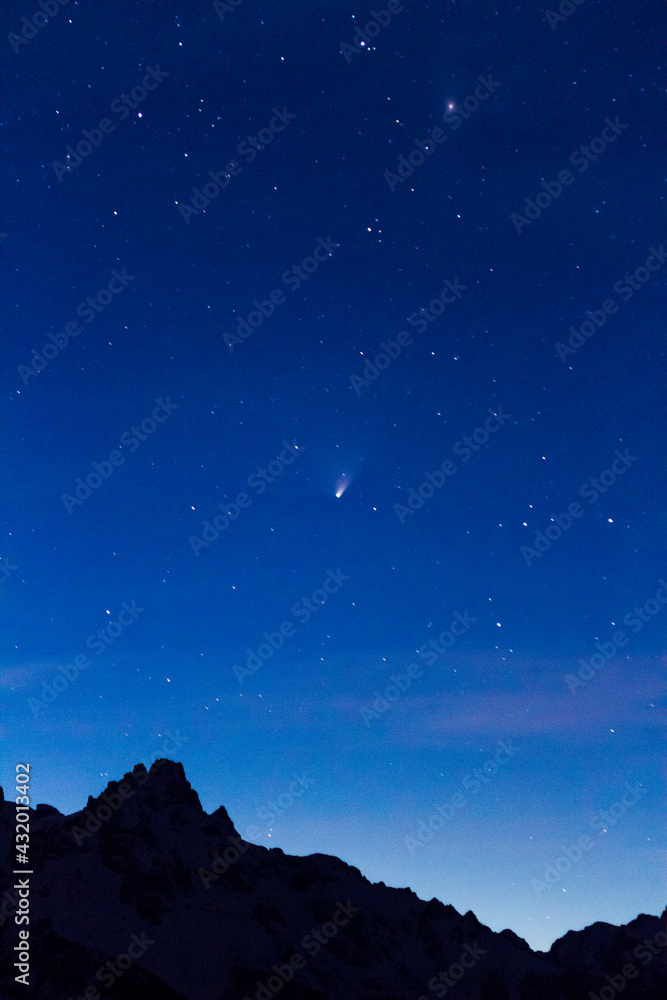 Teewinot lies below Comet Pan-STARRS and the Andromeda Galaxy in late March of 2013. Teewinot lies below Comet Pan-STARRS and the Andromeda Galaxy in late March of 2013.
